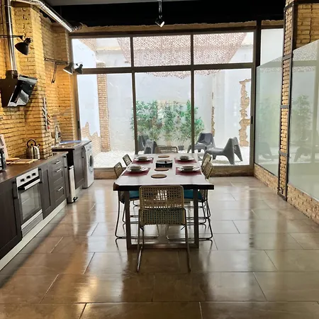 Iy Loft 4 - Open Plan Garage Style - Up To 4 People Daire Valensiya
