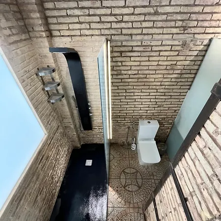 Iy Loft 4 - Open Plan Garage Style - Up To 4 People Apartment *