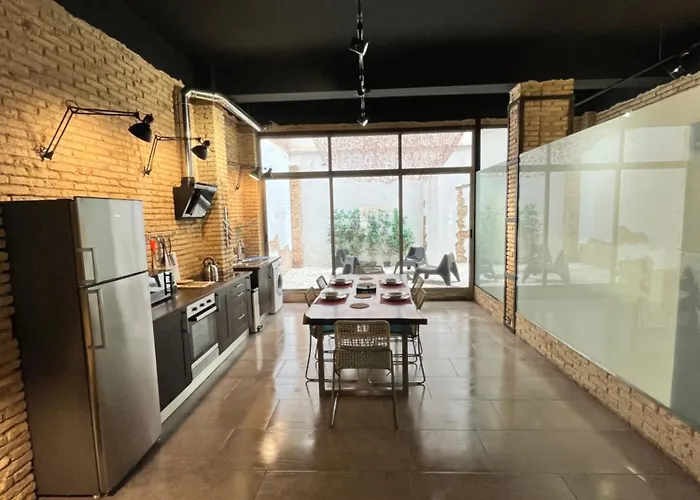 Iy Loft 4 - Open Plan Garage Style - Up To 4 People *